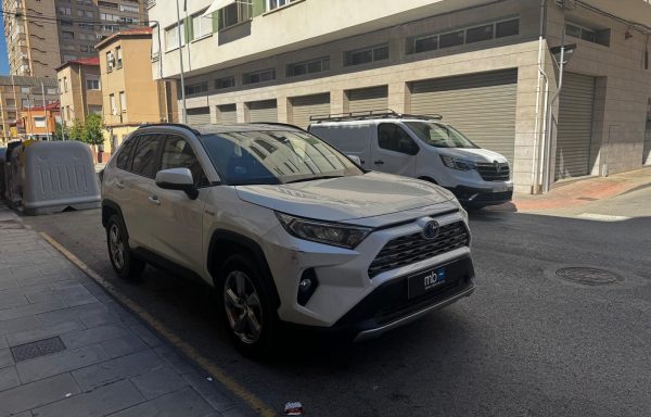 TOYOTA Rav4 2.5l 220H Advance